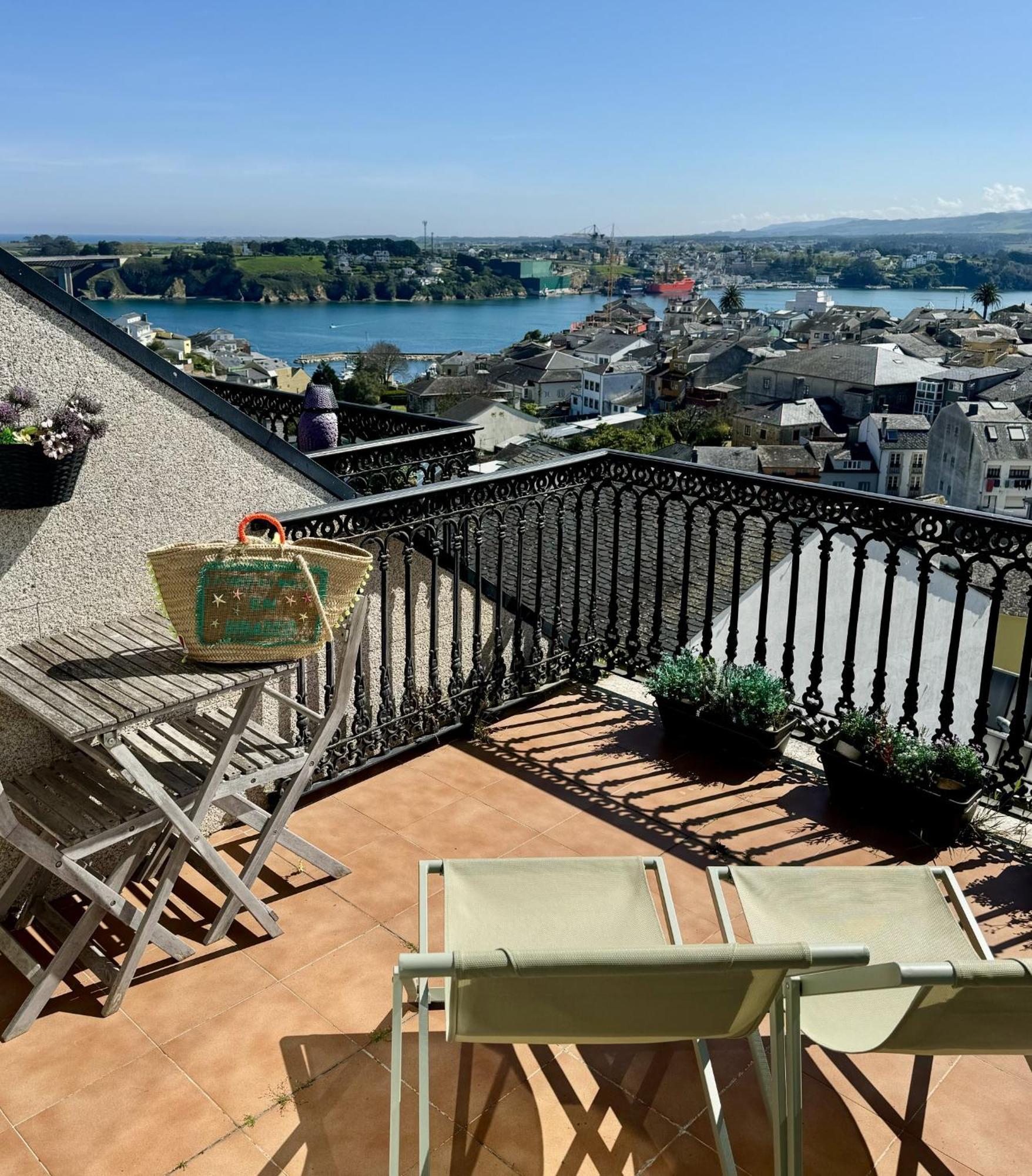 Moderno Piso Con La Mejor Terraza De Ribadeo Y Vistas Maravillosas エクステリア 写真