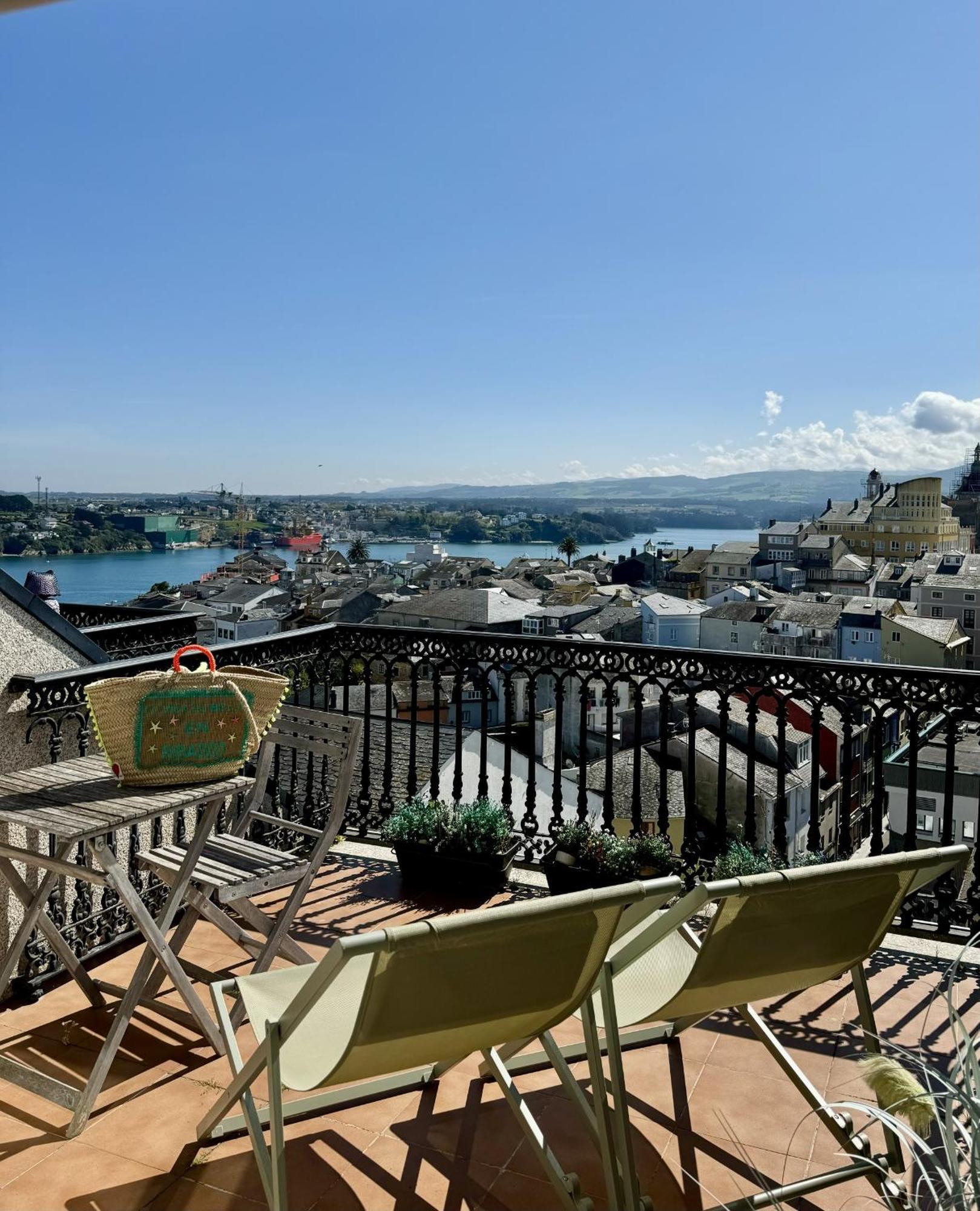 Moderno Piso Con La Mejor Terraza De Ribadeo Y Vistas Maravillosas エクステリア 写真